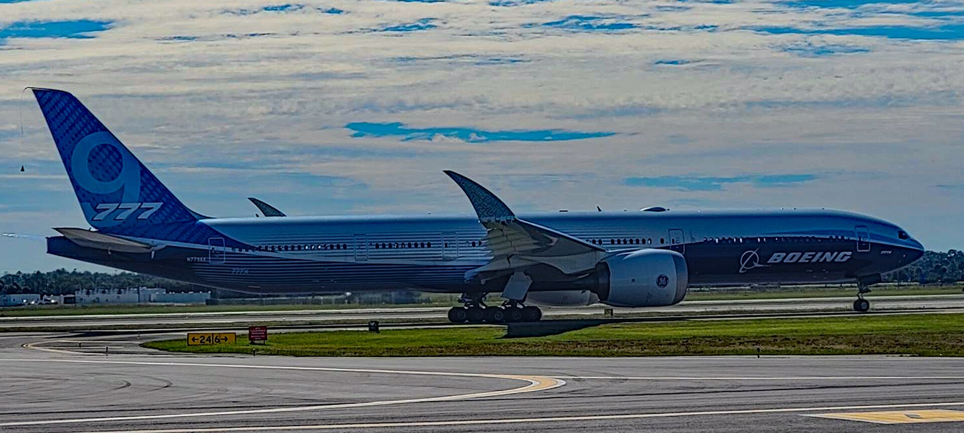 Boeing 777-9 — real photograph